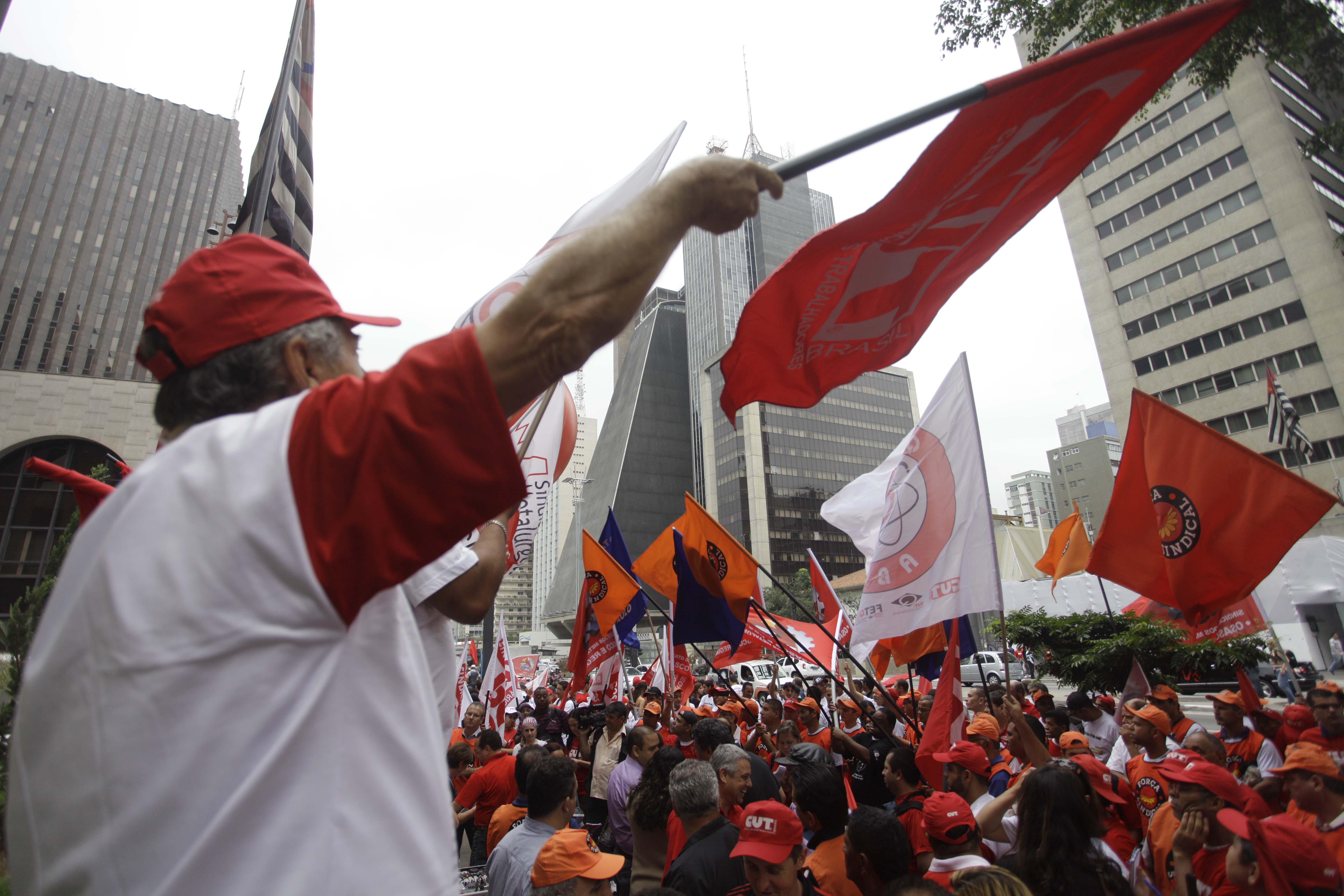 Número de trabalhadores ligados a sindicatos fica estável em 2025, mostra IBGE