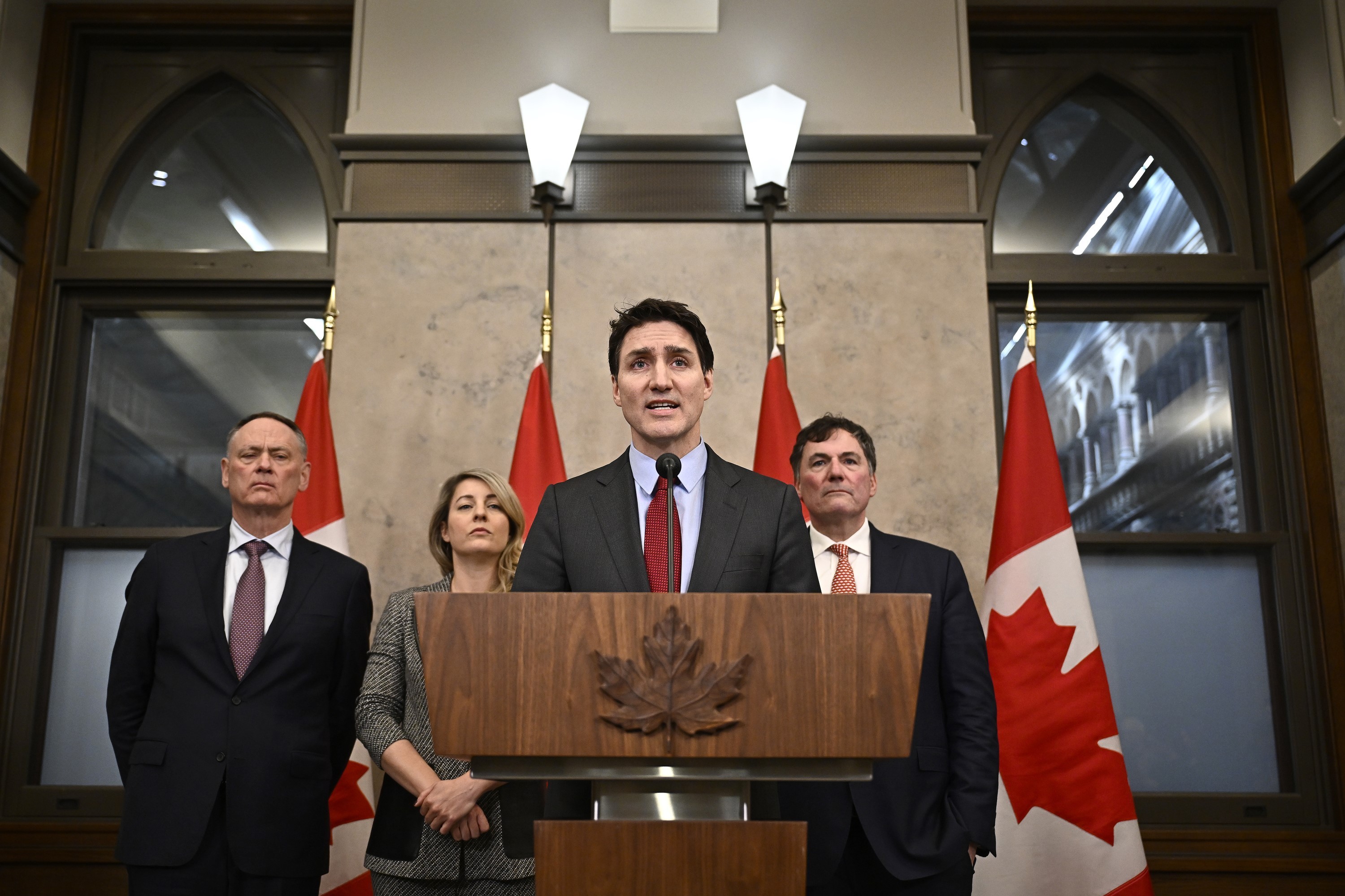 Trudeau anuncia que Trump adiará tarifas ao Canadá por pelo menos 30 dias