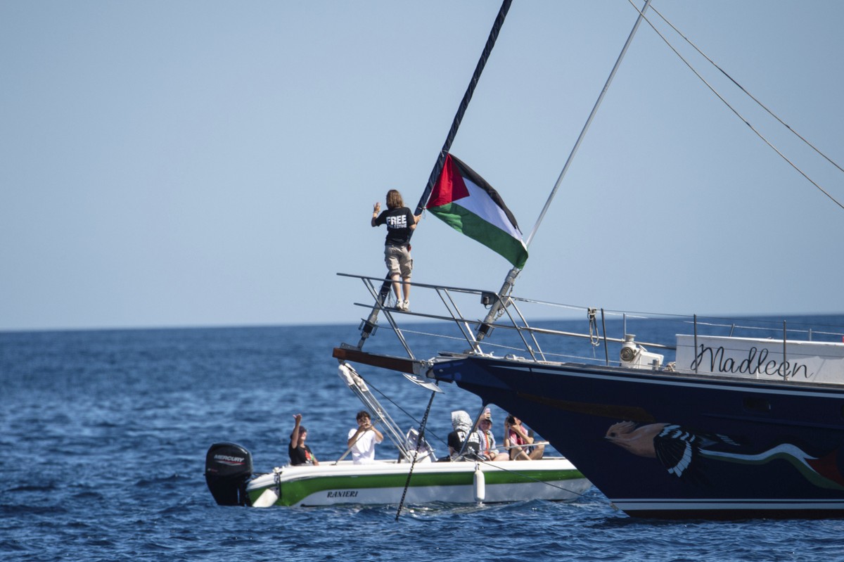 Israel promete impedir que barco humanitário de Greta Thunberg chegue à Gaza