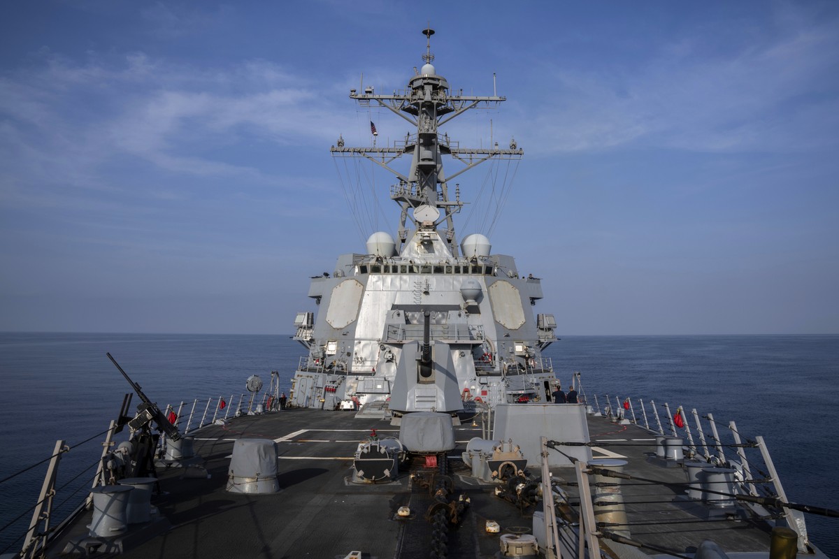 EUA enviam navios de guerra para combater cartéis de drogas na Venezuela, dizem fontes