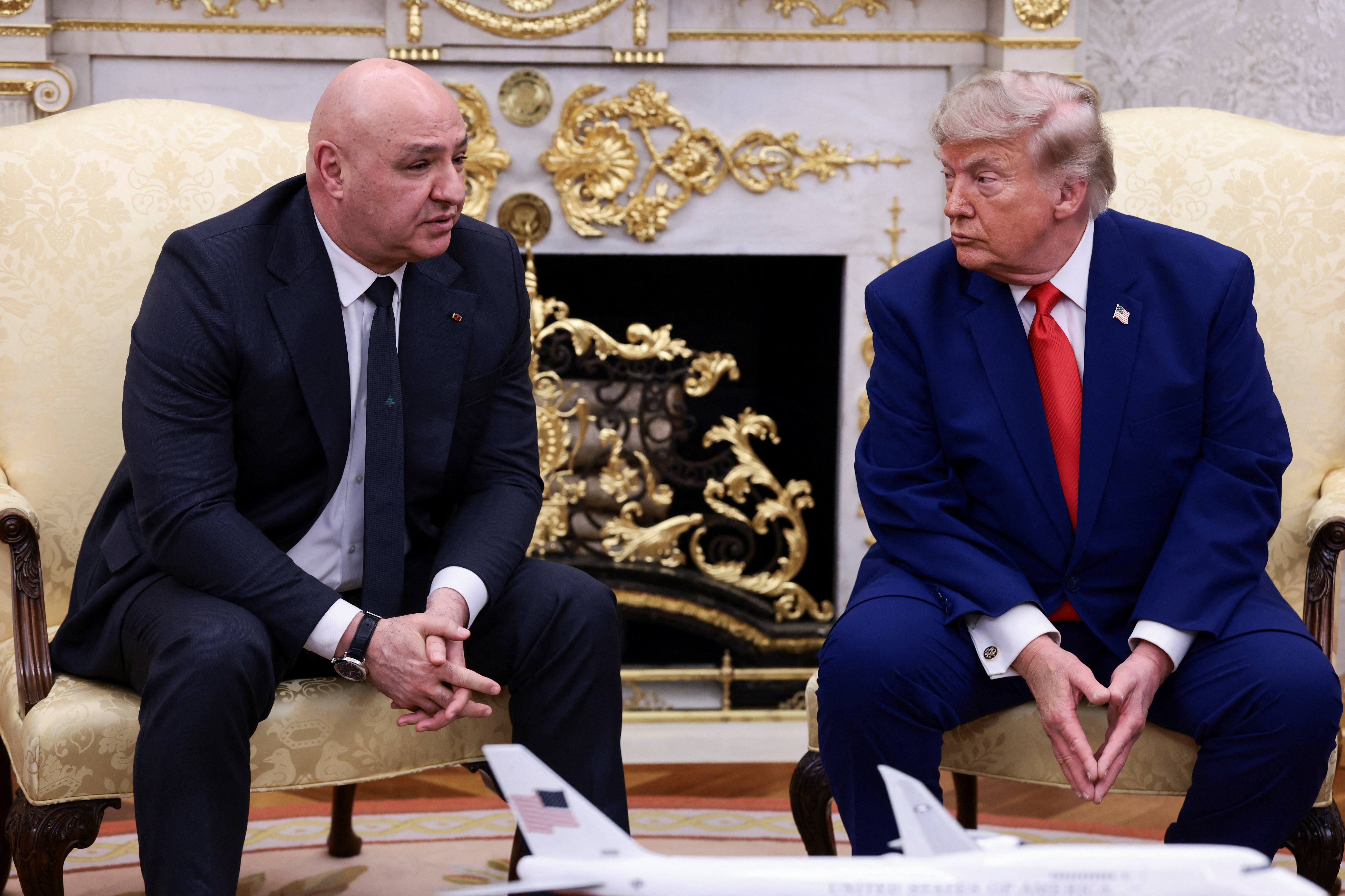 Trump minimiza perspectiva de negociação com o Irã e ameaça houthi no Mar Vermelho