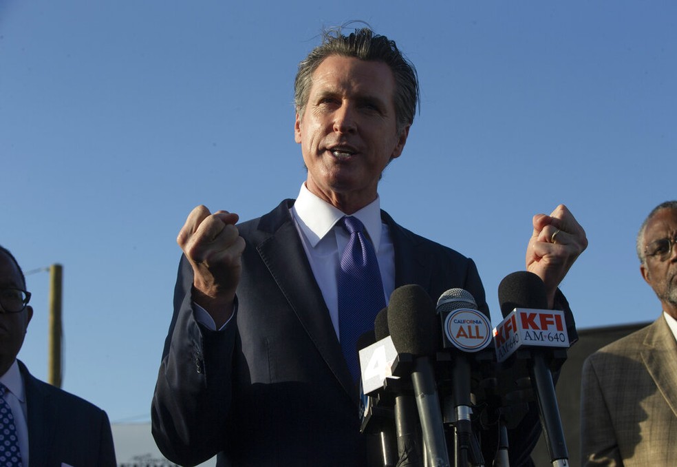 Governador da Califórnia, Gavin Newsom — Foto: Damian Dovarganes/AP