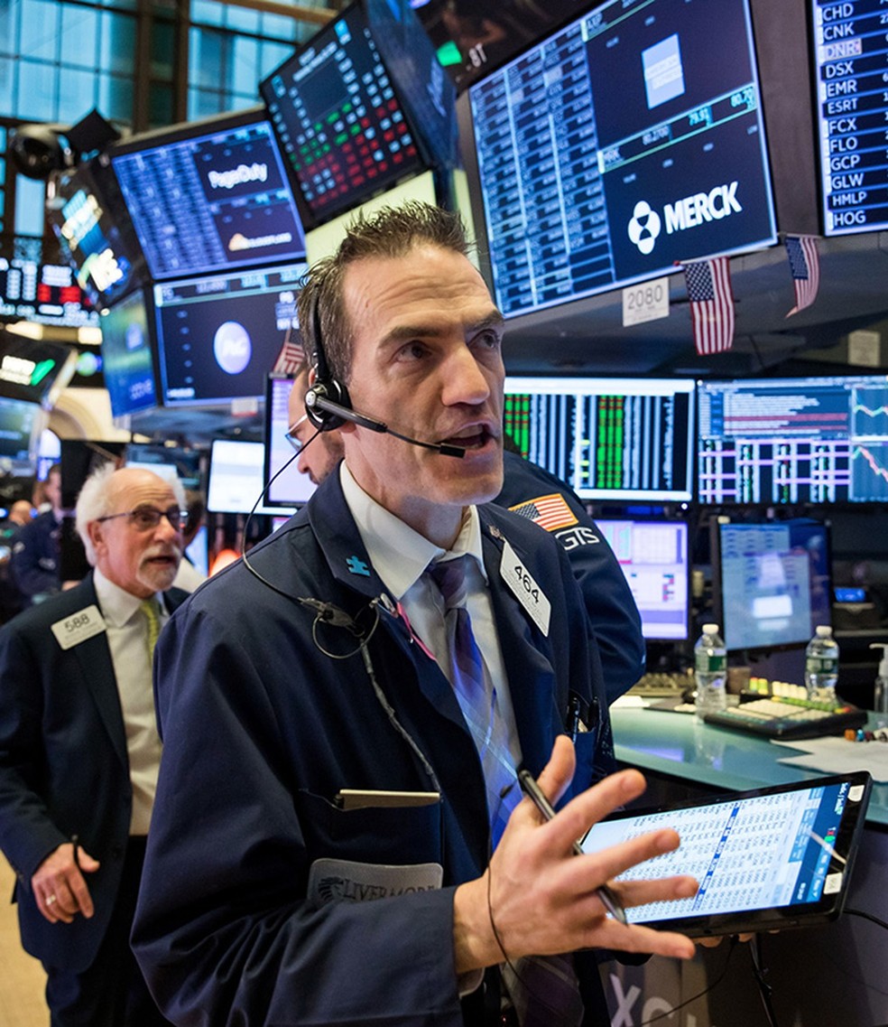 Peso de ações de empresas dos EUA em fundos hedge é o menor desde 2013 — Foto: Michael Nagle/Bloomberg