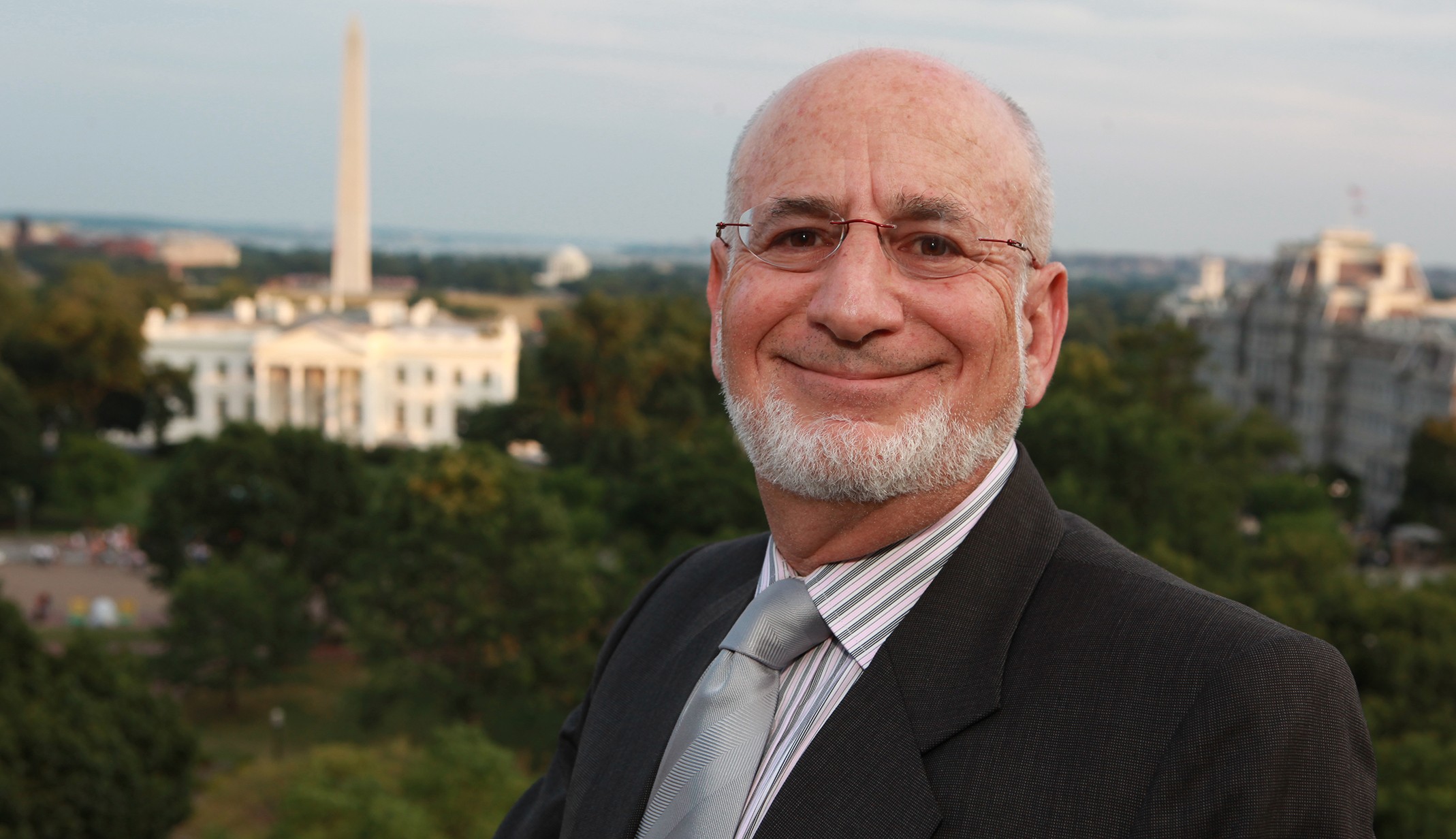 Trump age como se quisesse eleger Lula, diz ex-assessor de Clinton - QTU Questões do Universo