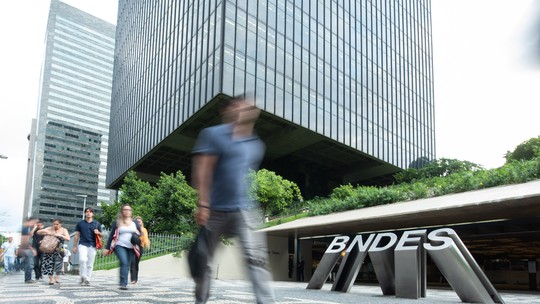 BNDES aprova R$ 267,5 milhões para renovação de frota de ônibus em SC, DF e SP BNDES aprova R$ 267,5 milhões para renovação de frota de ônibus em SC, DF e SP