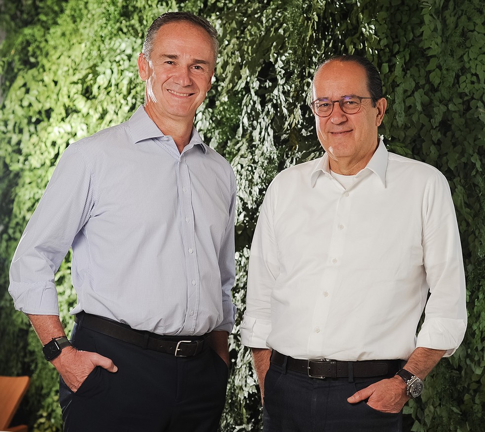 Fabio Amorosino (esq.) e Cleiton de Castro Marques: Primeira sucessão no comando da empresa será com CEO de mercado — Foto: Nilani Goettems/Valor
