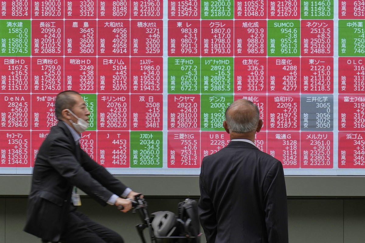 Bolsas Asiáticas Caem: Tensões no Irã e Tecnologia Pressionam