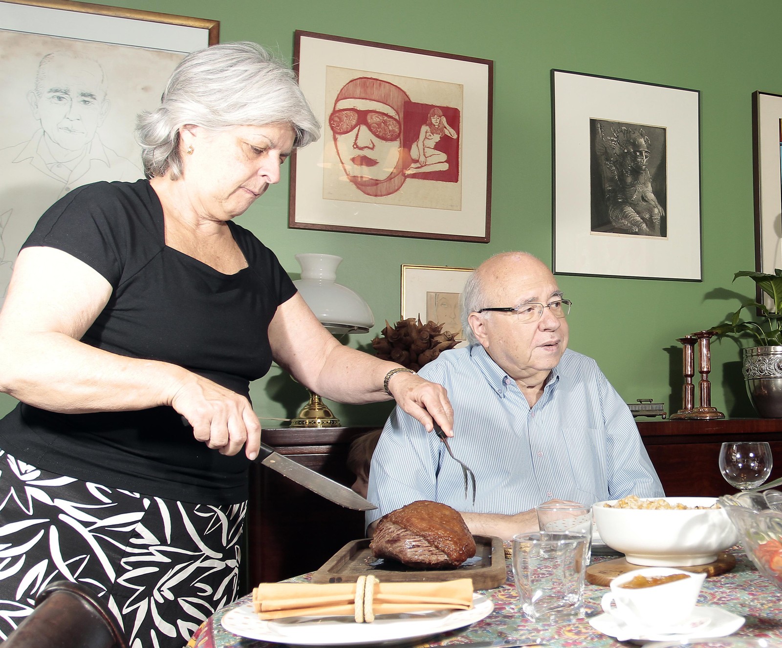 Luis Fernando Verissimo e sua esposa, Lucia — Foto: Neco Varella/Valor