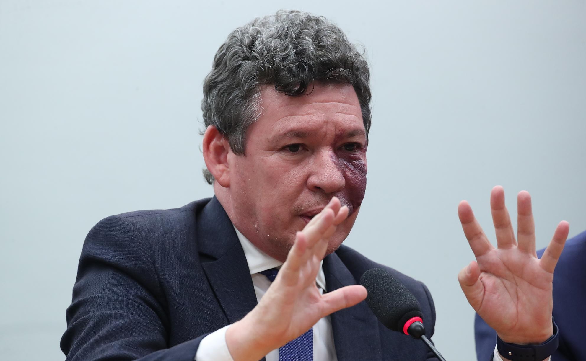 Relatório sobre taxa das blusinhas não prevê exclusividade para Correios, diz presidente da comissão mista - QTU Questões do Universo