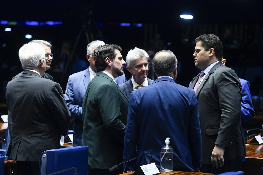 Senadores durante sessão de votação da PEC da reforma tributária — Foto: Marcos Oliveira/Agência Senado