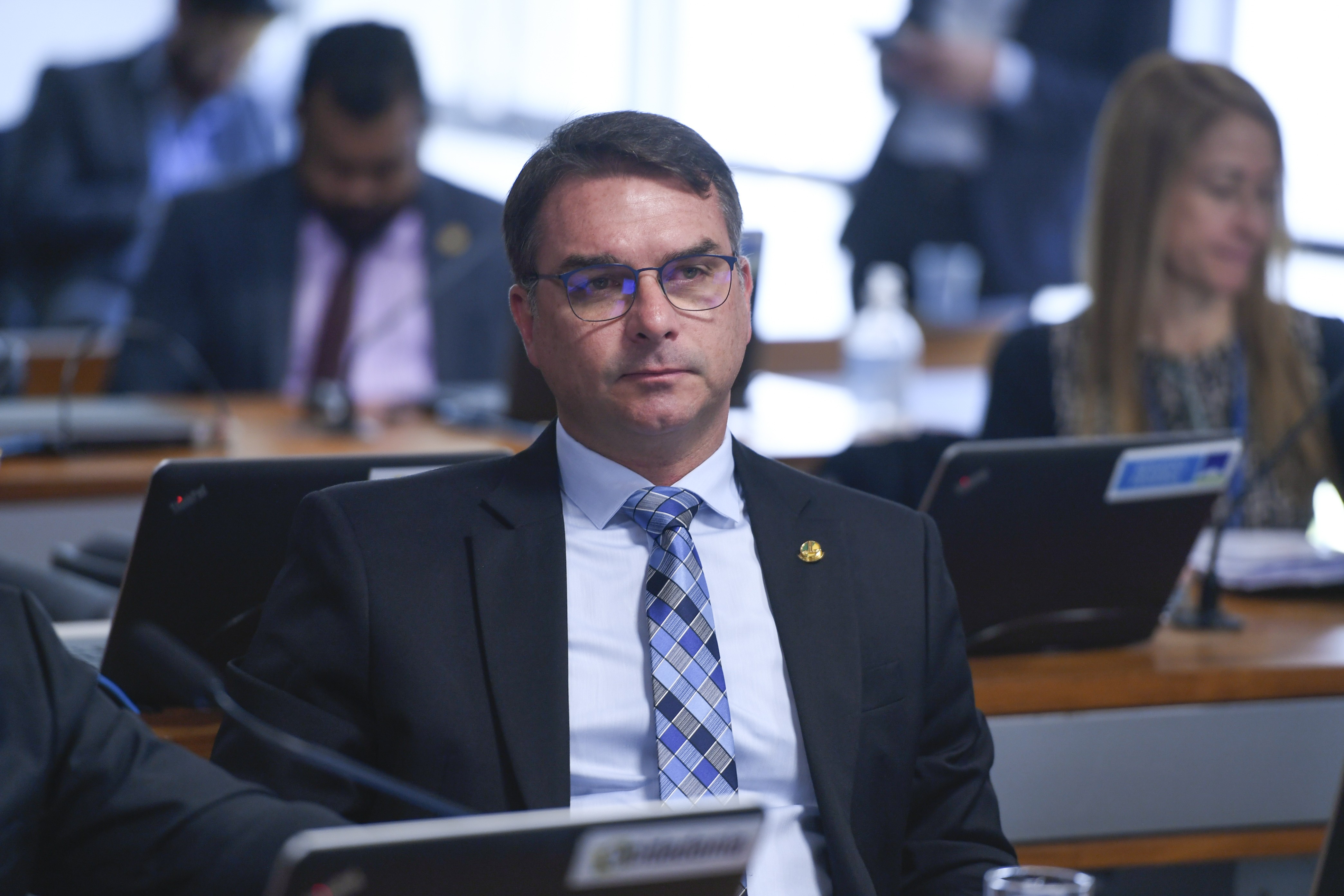 Damares deve comandar comissão de Direitos Humanos do Senado, e Flávio Bolsonaro fica com Segurança