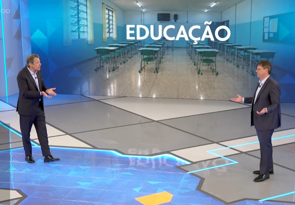 Discussão nacional dá o tom em debate sem disputa real entre Tarcísio e Haddad