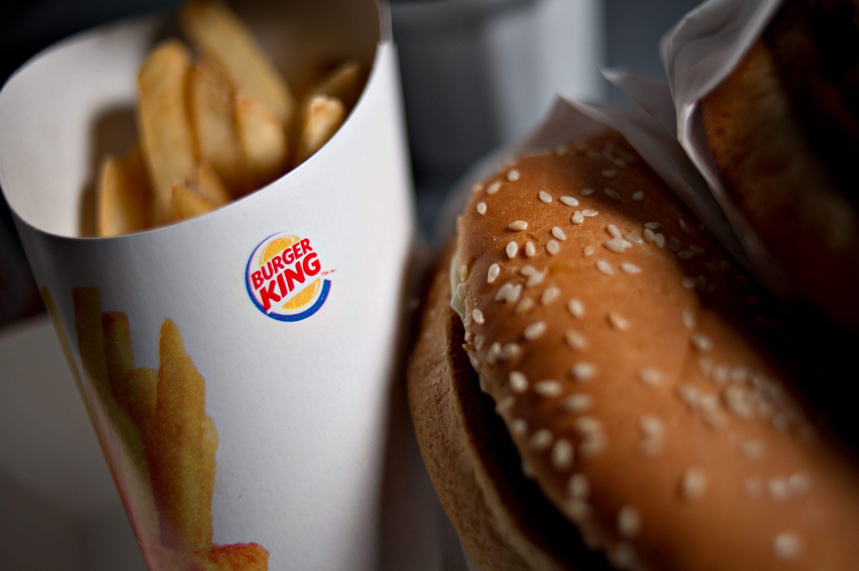 Dona do Burger King e Starbucks, Zamp fecha em queda de 15,49% após registrar prejuízo no 4º tri