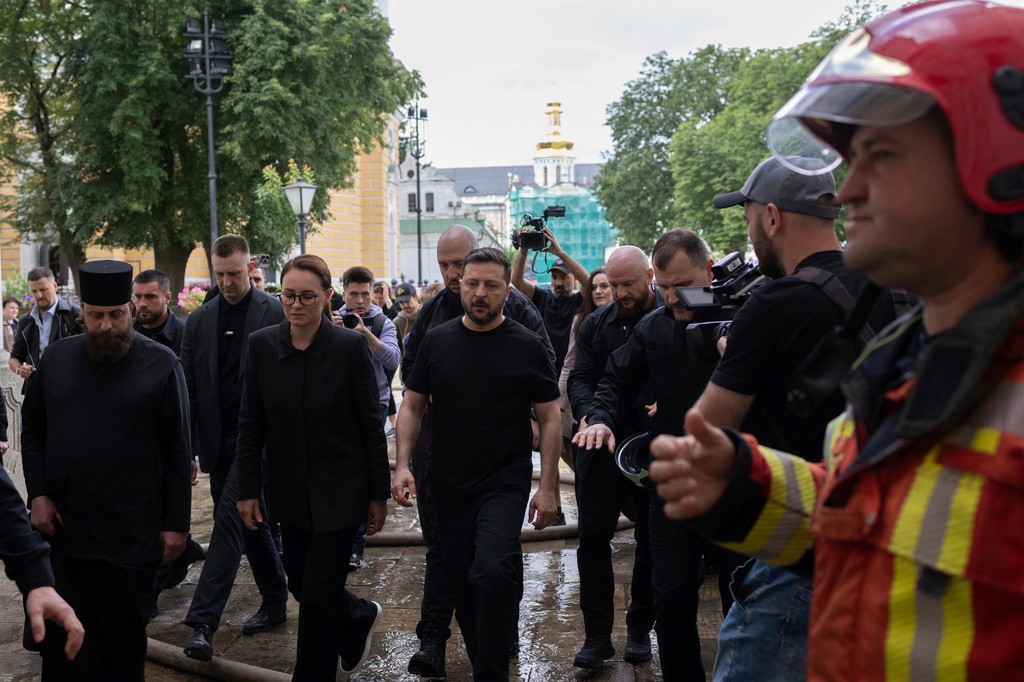 Zelensky diz que ofereceu encontro com Putin no G7 ou nos EUA