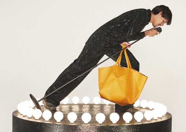 Como a CEO da Loewe, a grife 'mais desejada do mundo', redefiniu
