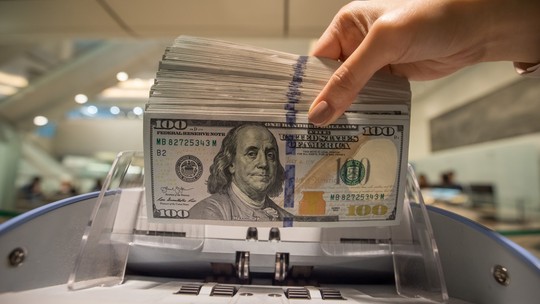 Dólar à vista inicia sessão em queda com investidor de olho no exterior