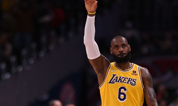 Lebron James se torna o 1º jogador bilionário em atividade da NBA