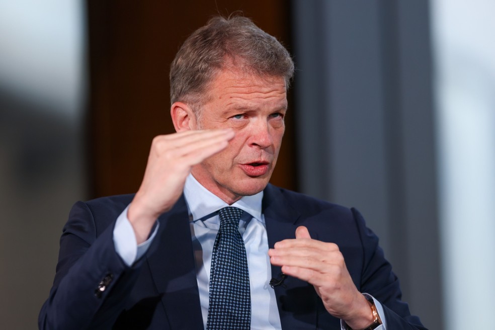 CEO do Deutsche Bank diz que nova rodada de demissões será maior ...