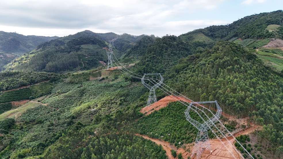 Torre de transmissão tipo cálice adotada no projeto Piraquê, da ISA Energia Brasil — Foto: Divulgação/ISA Energia Brasil