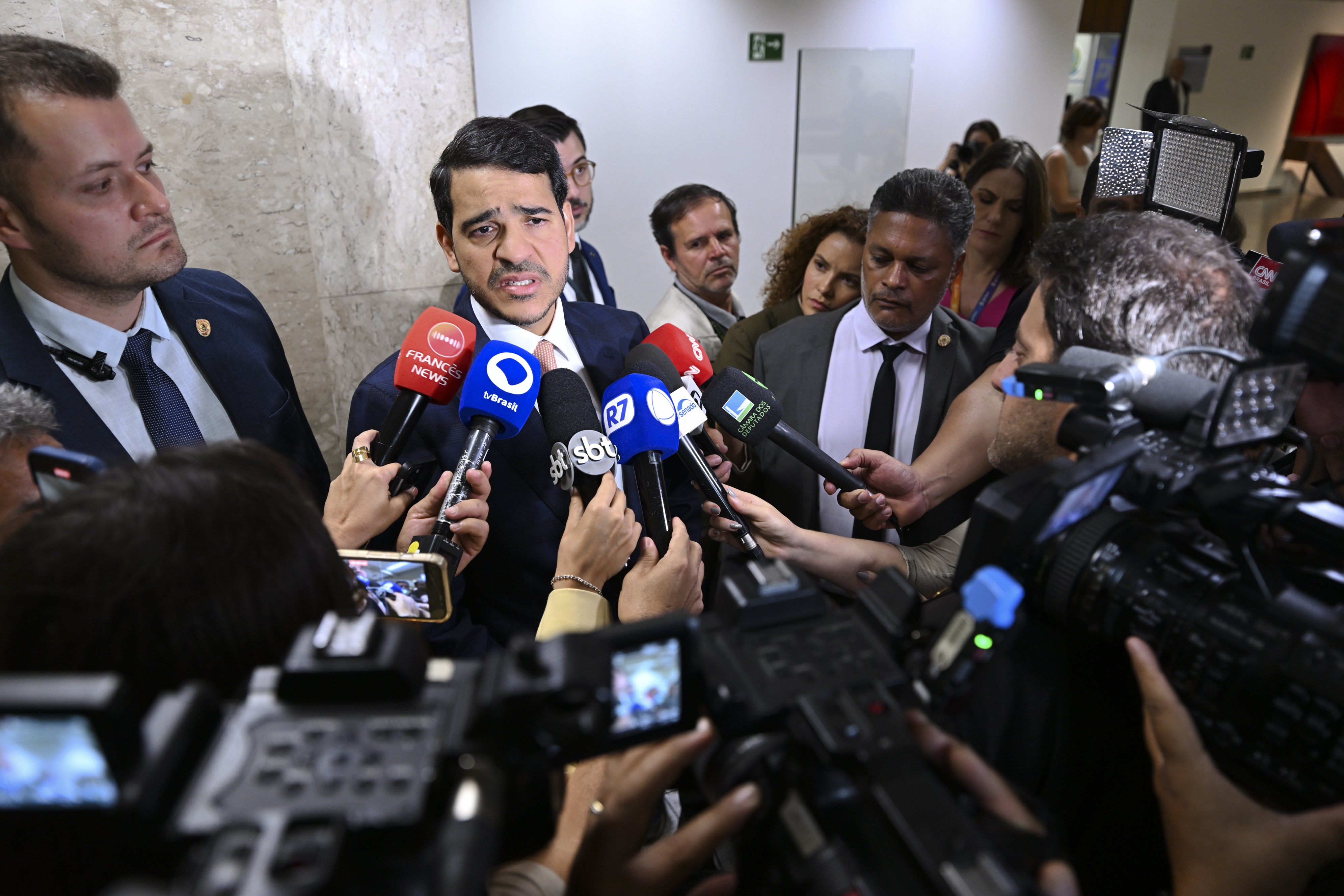 Messias agradece Alcolumbre após Senado marcar sabatina