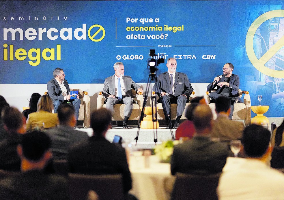 Brunno Melo (CBN, à esq.), Ricardo Lagreca (Mercado Livre), José Eduardo Cidade (ABBD) e Daniel Carnaúba (Senacon) — Foto: Wenderson Araujo/Valor