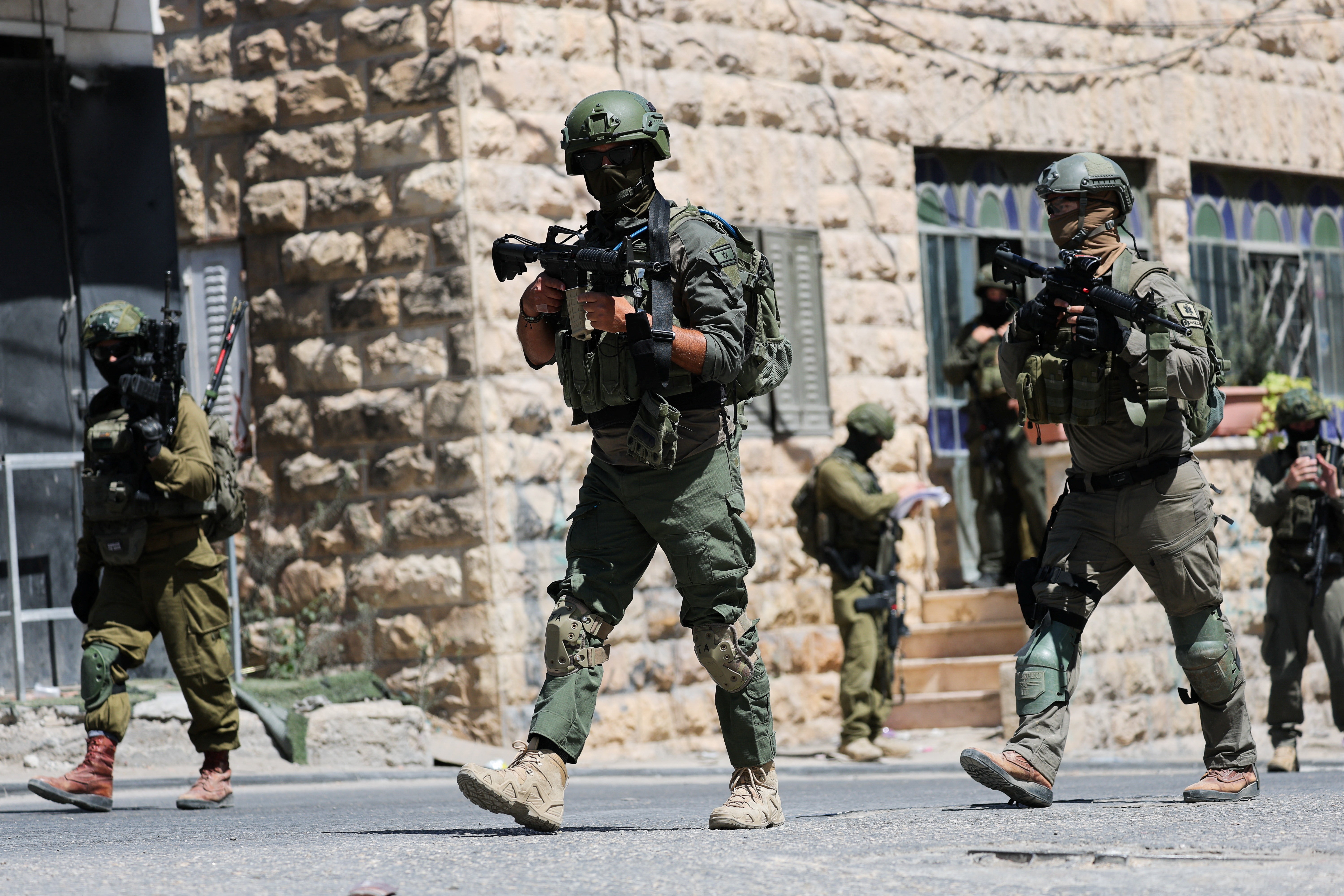 Polícia israelense prende suspeitos de ataques de colonos contra jornalista americana e diplomatas europeus