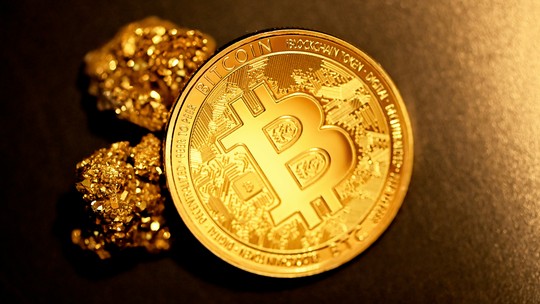 Bitcoin vive fase de transição e coloca em xeque tese do ‘ouro digital’