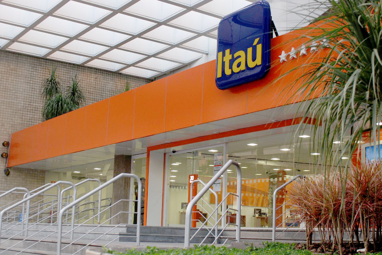 Itaú e Raízen emitem títulos de dívida no mercado internacional com forte demanda