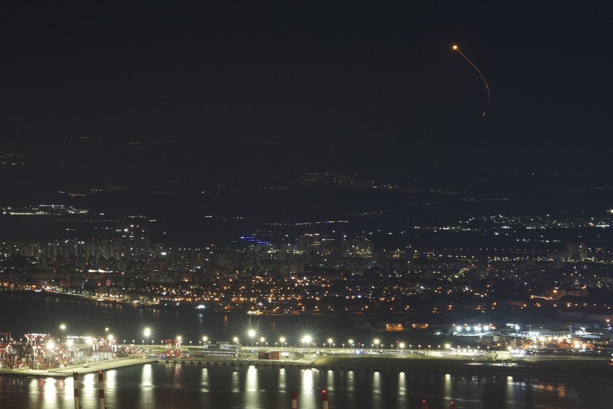 Incêndios em Usina Próxima ao Porto de Haifa: Ataque Iraniano Intensifica Tensões em Israel