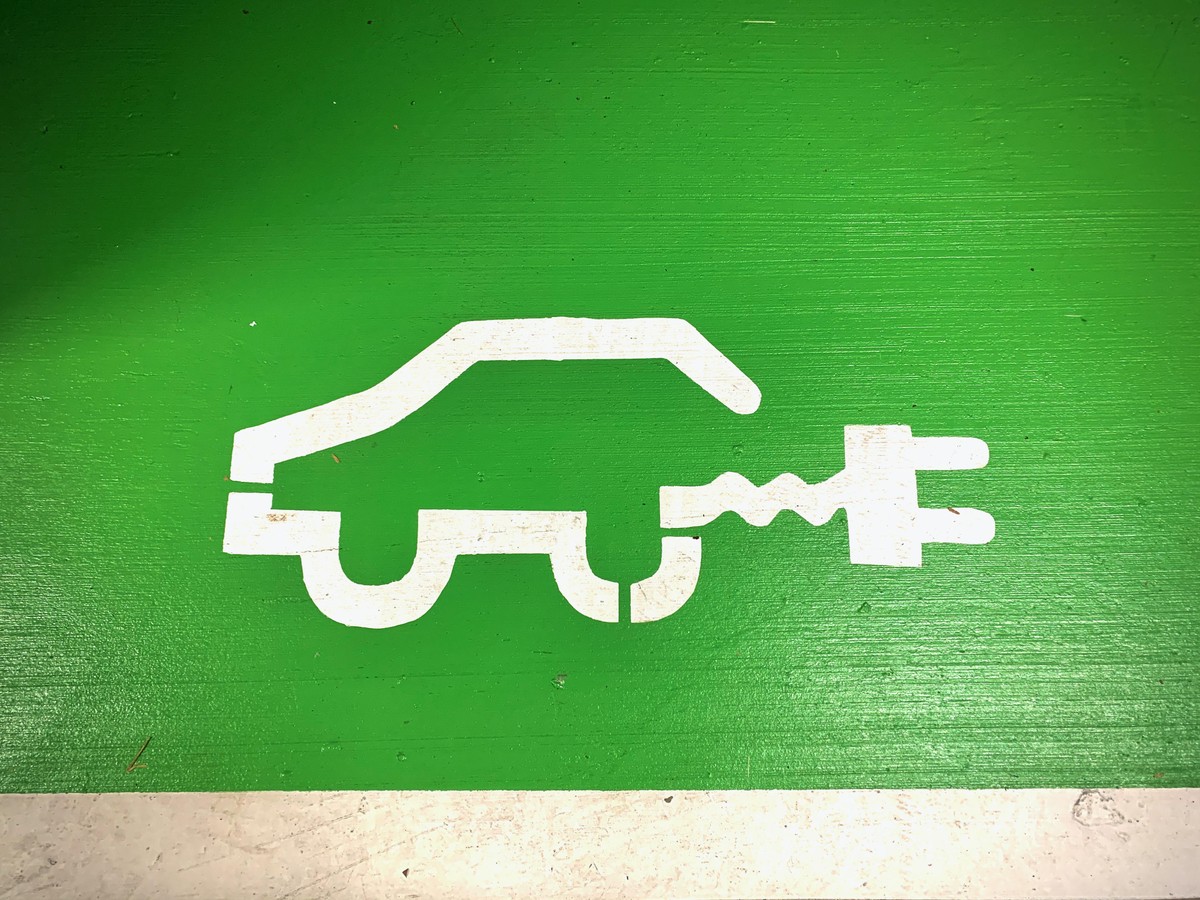 Judiciário nega pedidos para instalação de tomadas para carros elétricos em condomínios