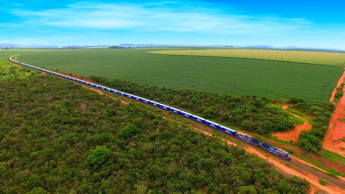 Com safra de 356,3 milhões de toneladas, ferrovia volta ao centro da estratégia do agro