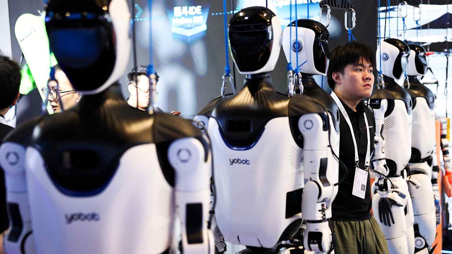 Restrições dos EUA a robôs revelam dependência da indústria em relação a peças chinesas - QTU Questões do Universo