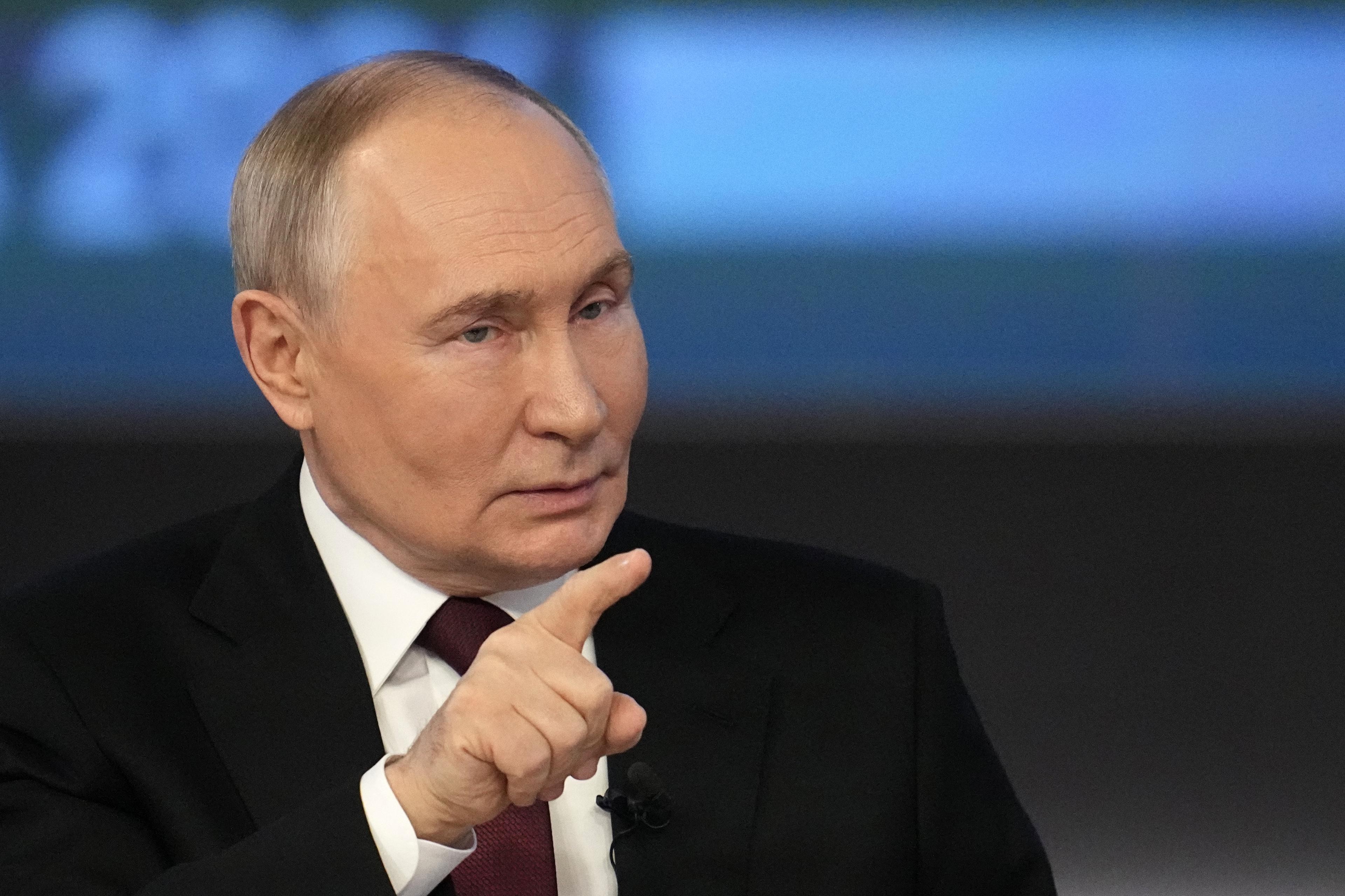 Rússia acusa bilionário e grupo que inclui o campeão mundial de xadrez Garry Kasparov de conspiração