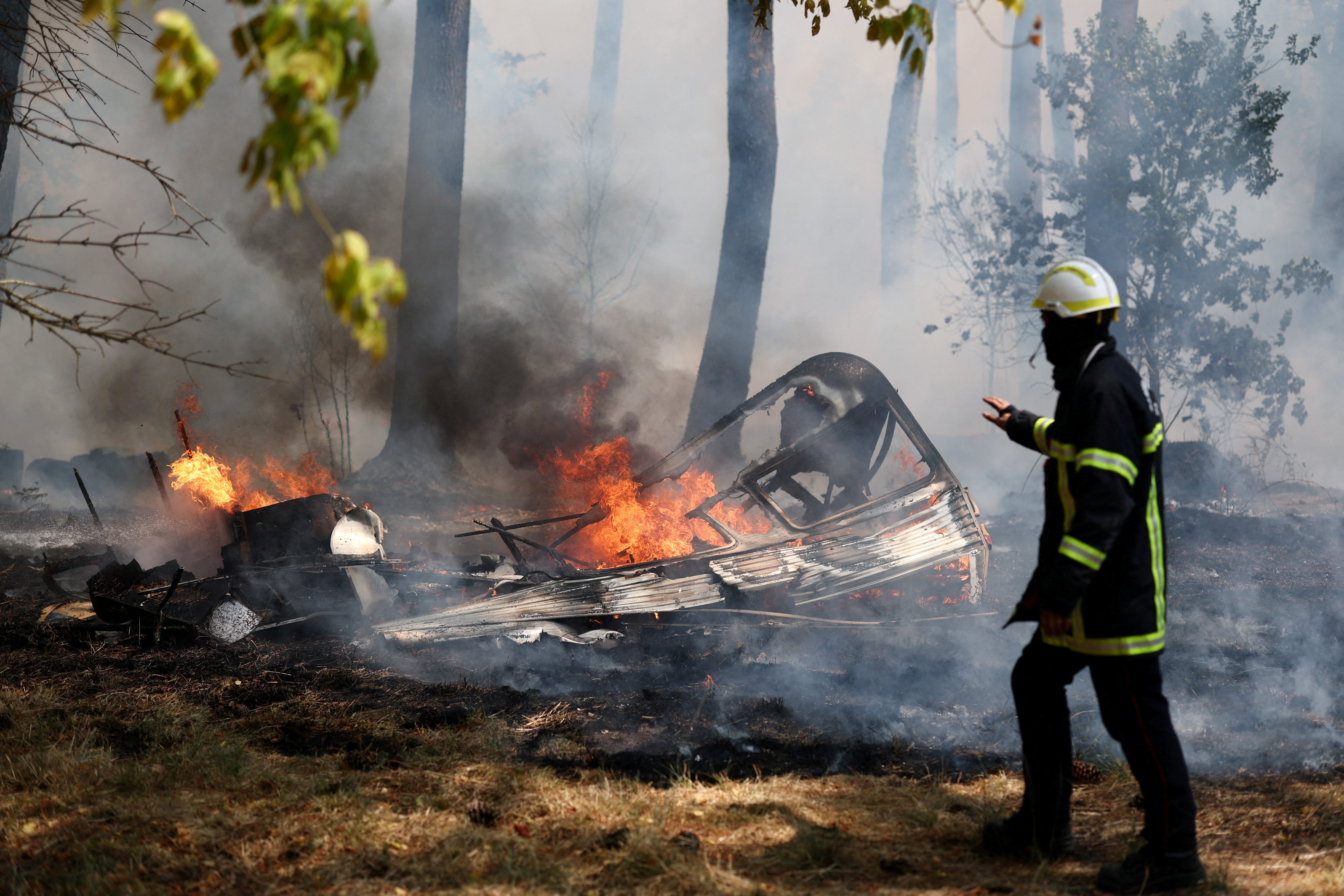 Incêndios em Massa Forçam Milhares a Fugir na Europa