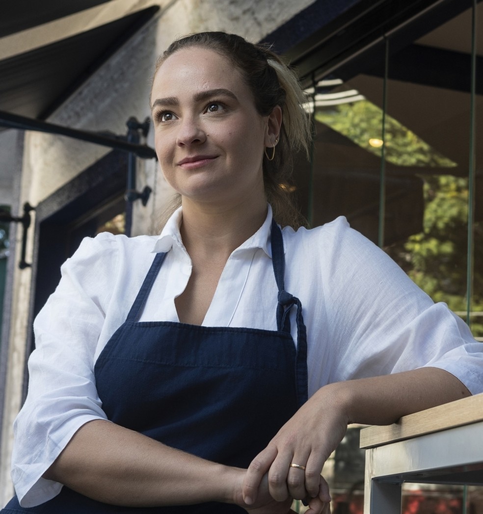 Giovanna Perrone se acostumou a trabalhar em cozinhas onde era a única mulher da equipe — Foto: Rogerio Vieira/Valor