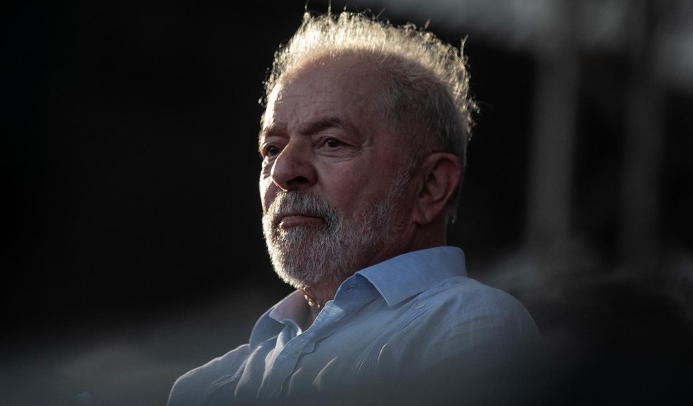 Lula critica governo Bolsonaro e diz que o país só terá uma forte geração de empregos quando a economia voltar a crescer e empresários lucrarem — Foto: Brenno Carvalho/Agência O Globo