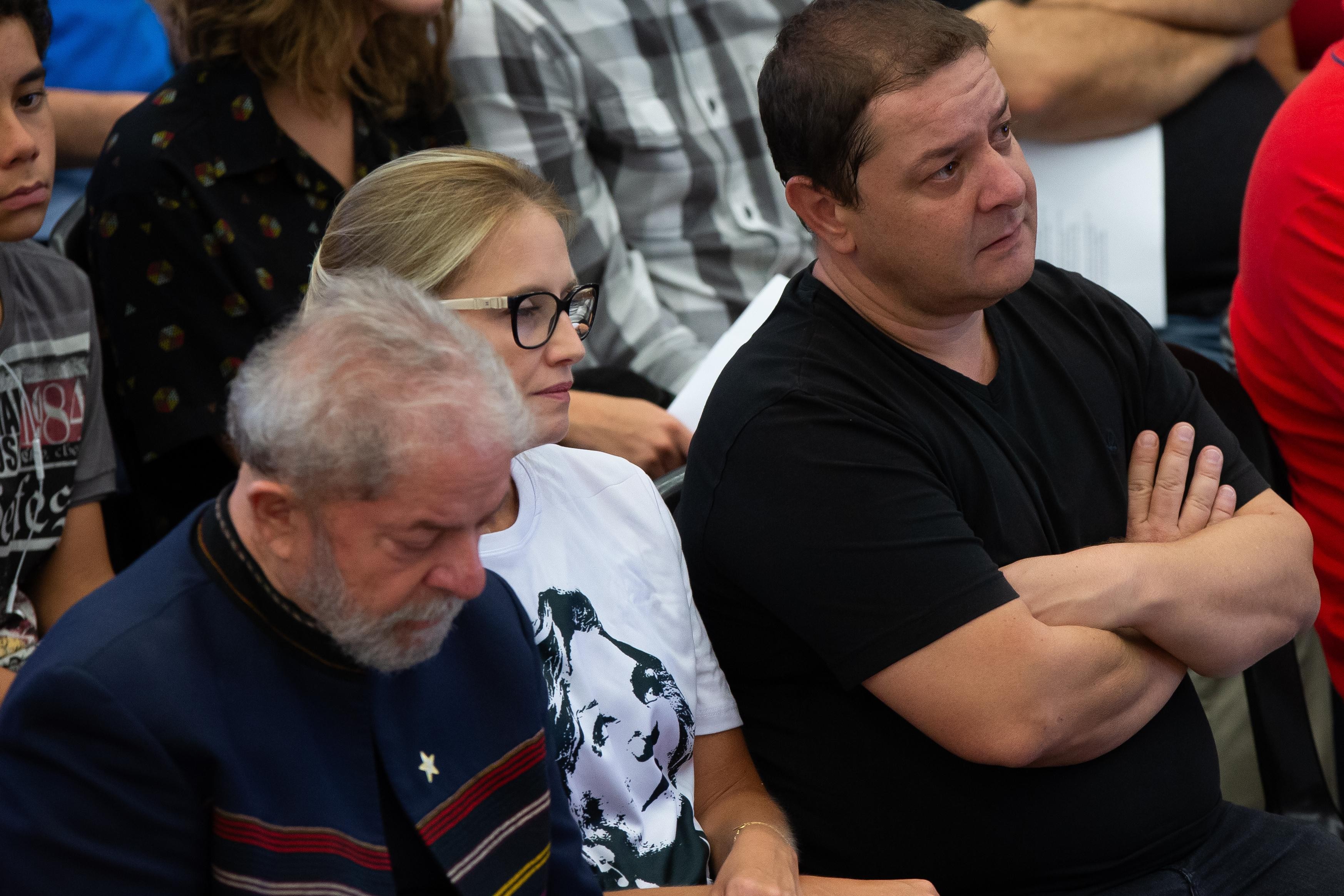 Lula diz que ‘ninguém está acima da lei’, inclusive seu filho, Lulinha - QTU Questões do Universo