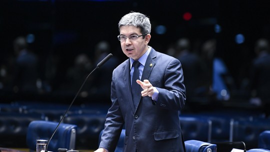 Governo não quer deliberar agora sobre vetos do arcabouço fiscal e Carf, diz Randolfe