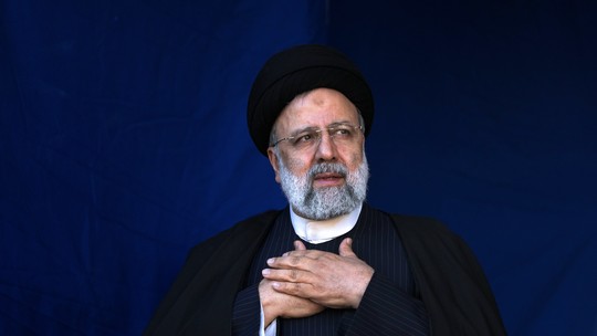 Presidente do Irã, Ebrahim Raisi, morre em acidente de helicóptero, diz TV estatal