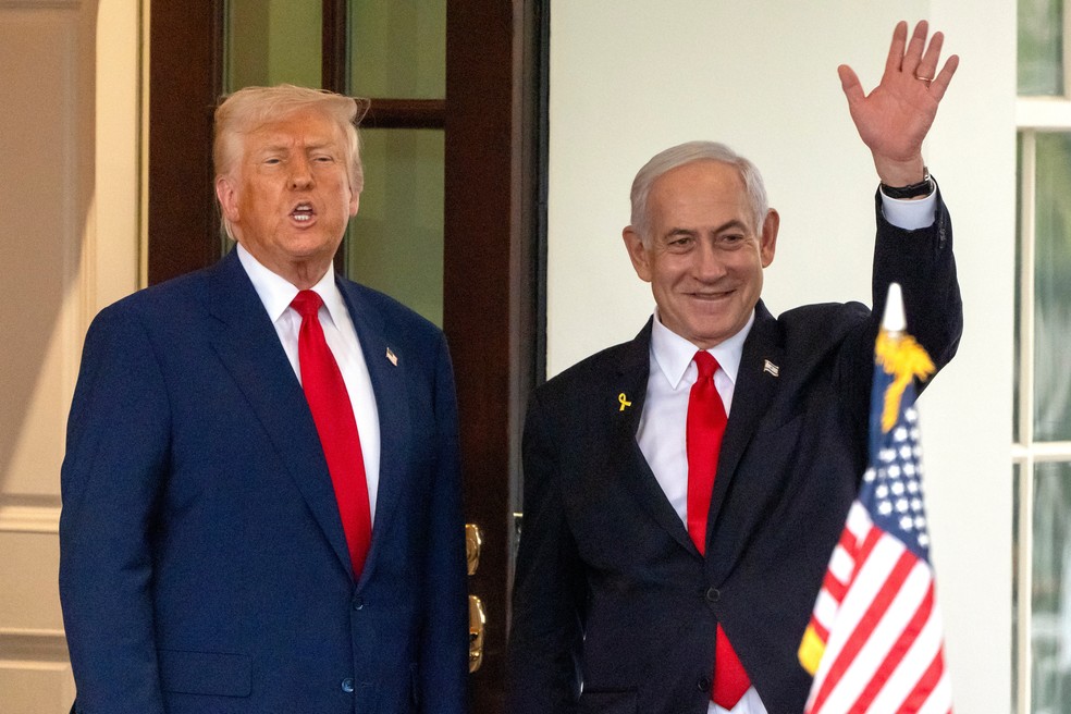 Trump e Netanyahu em abril de 2025, em Washington — Foto: AP Foto/Mark Schiefelbein