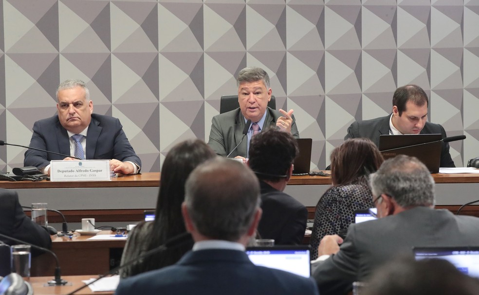 Sessão da CPI do INSS no Congresso Nacional.