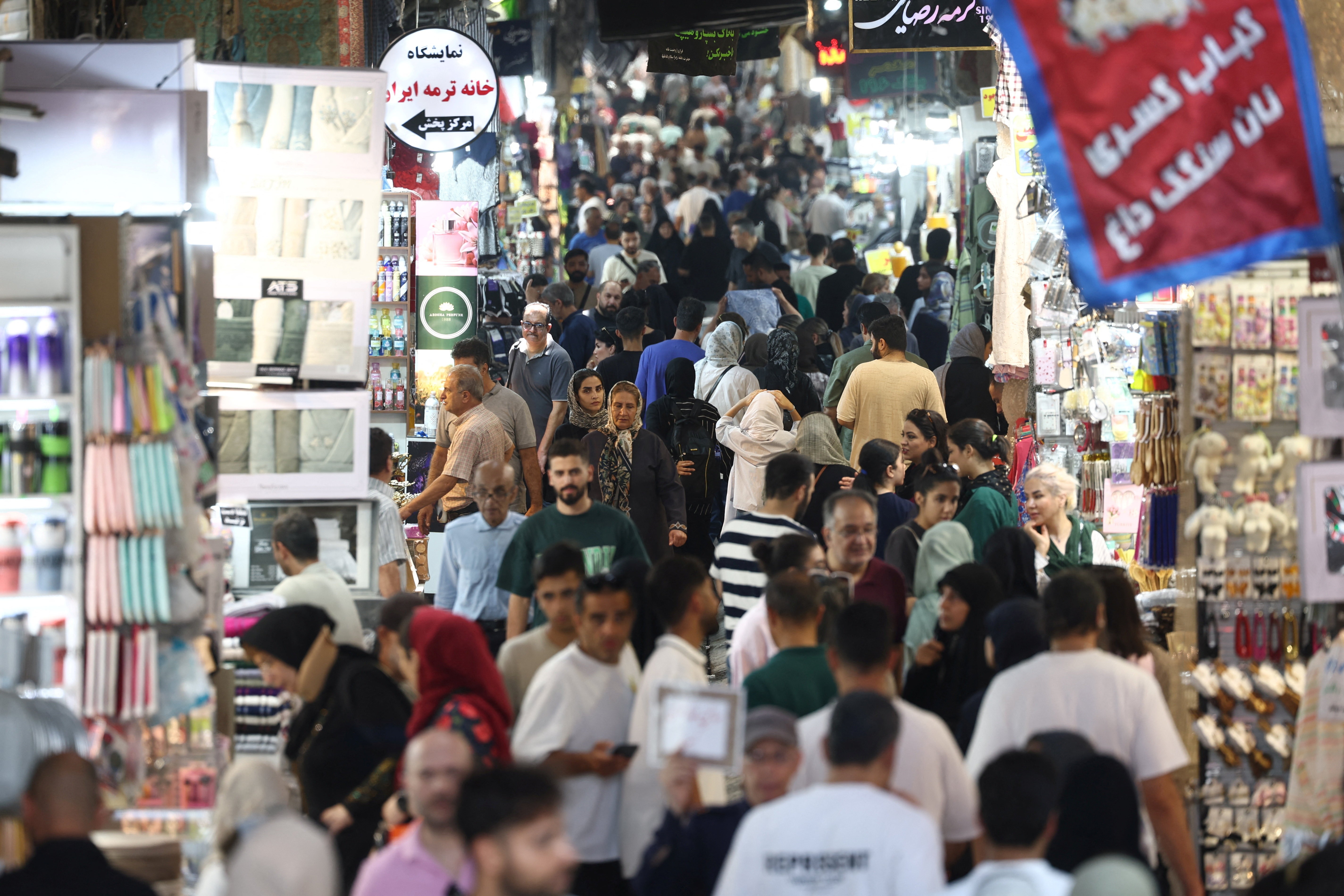 FT Com alta do custo de vida iranianos optam pelo compr | QTU - Notícias
