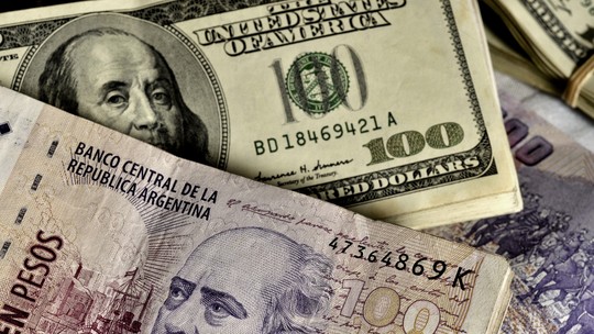 Em meio à tensão eleitoral, dólar paralelo atinge novo recorde na Argentina 