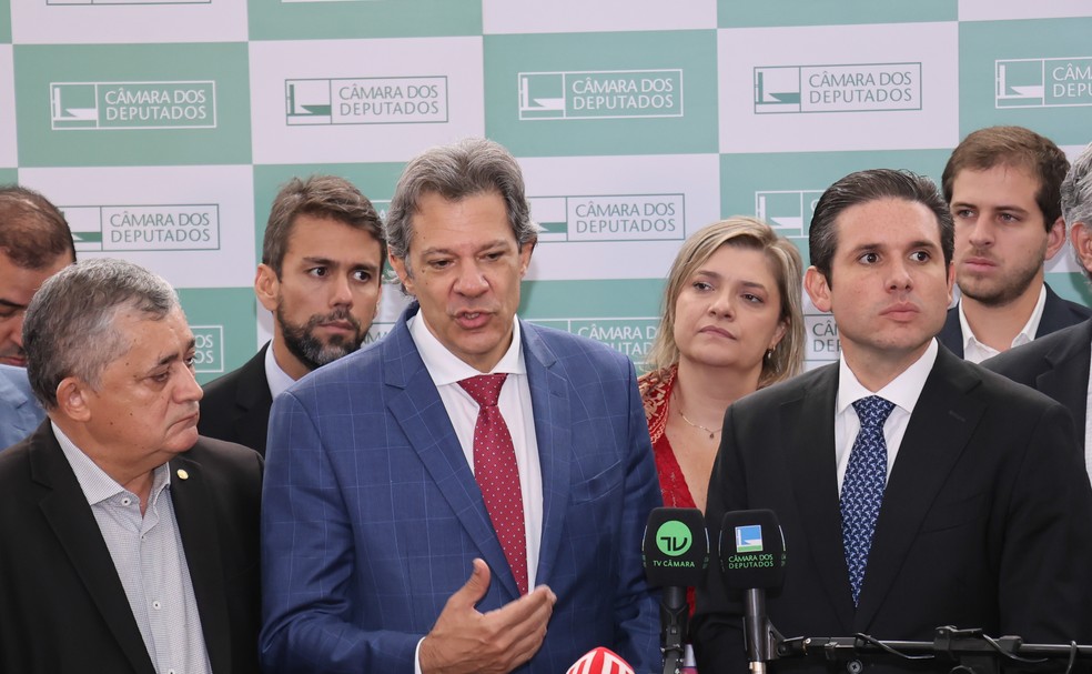 Ministro da Fazenda, Fernando Haddad, concede entrevista após reunião com o presidente da Câmara, Hugo Motta (Republicanos-RJ) — Foto: Marina Ramos/Câmara dos Deputados