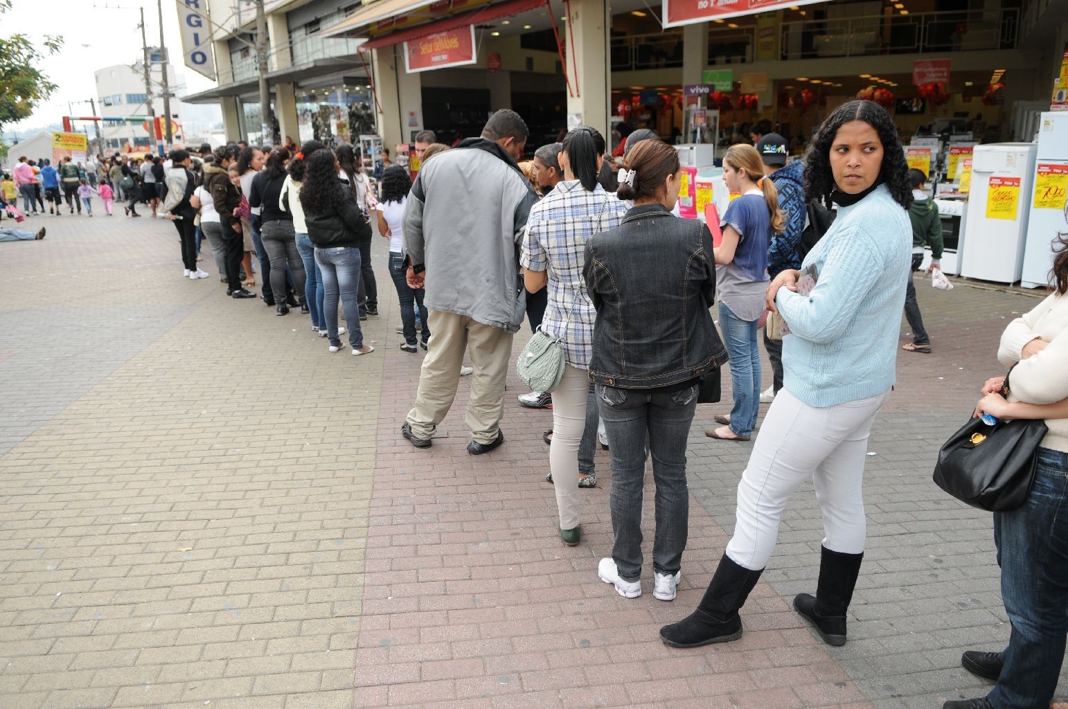 Desemprego sobe para 5,8% no trimestre até fevereiro, mostra IBGE