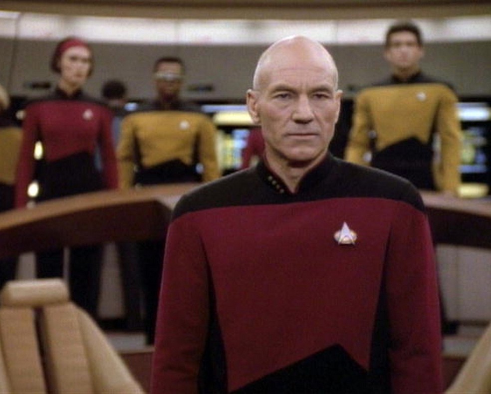 Capitão Jean-Luc Picard, vivido pelo ator Patrick Stewart: chá na hora na "Enterprise", de modo parecido com criações que hoje brotam de computadores — Foto: Getty Images