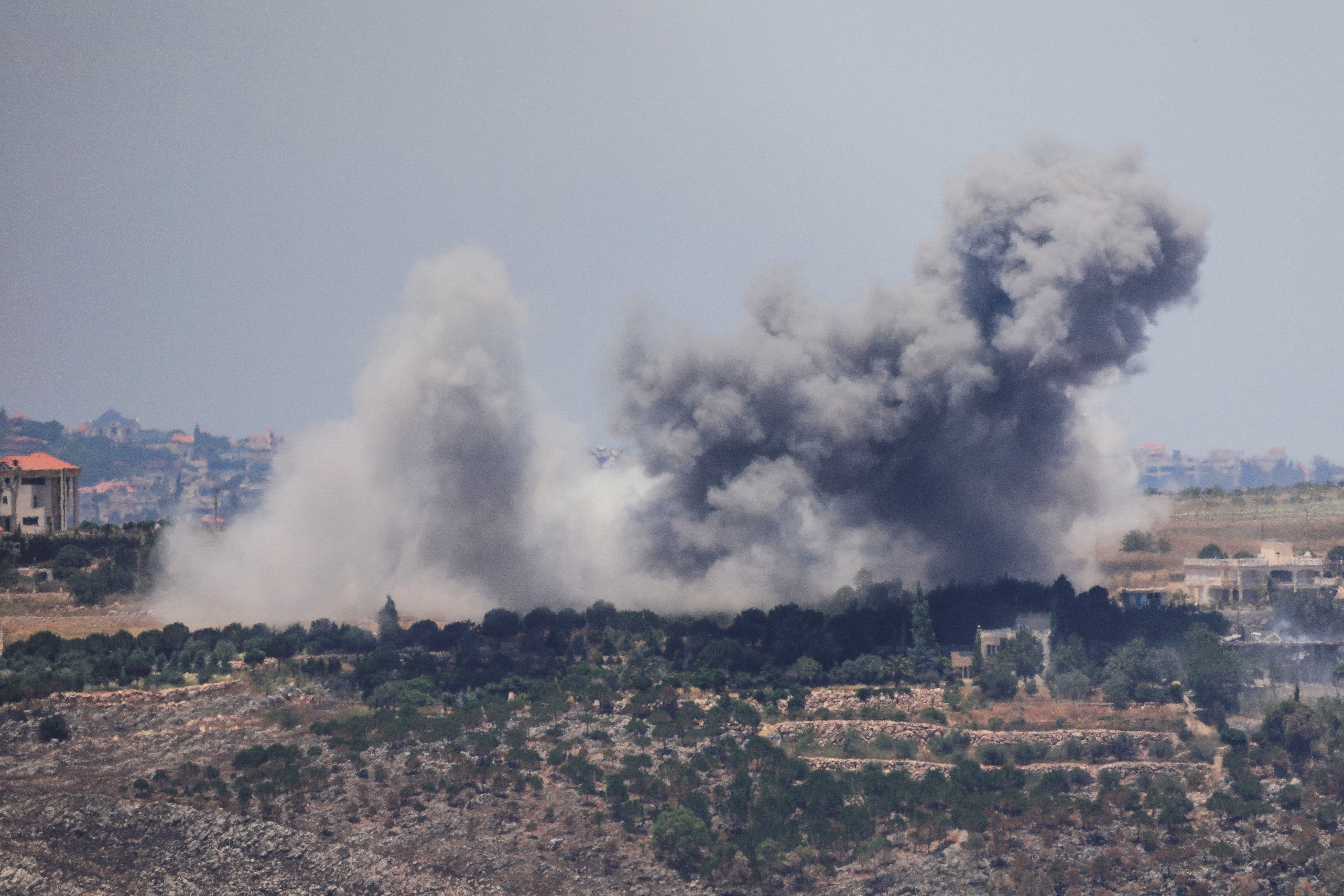 Israel diz que ataca alvos do Hezbollah nos subúrbios do sul de Beirute