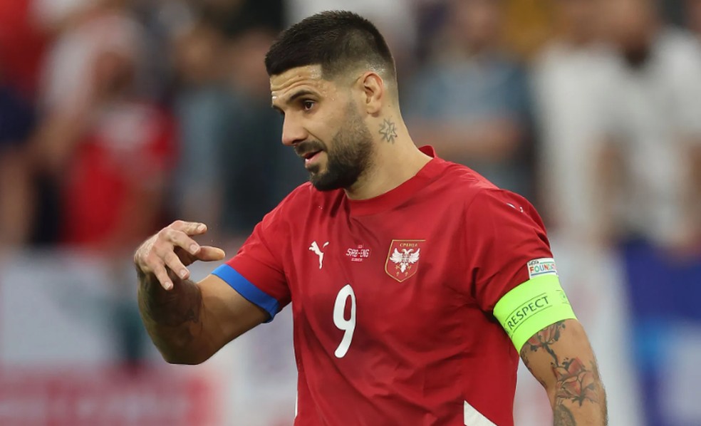 Mitrovic joga no Al Hilal e está em 6º lugar da lista — Foto: Divulgação