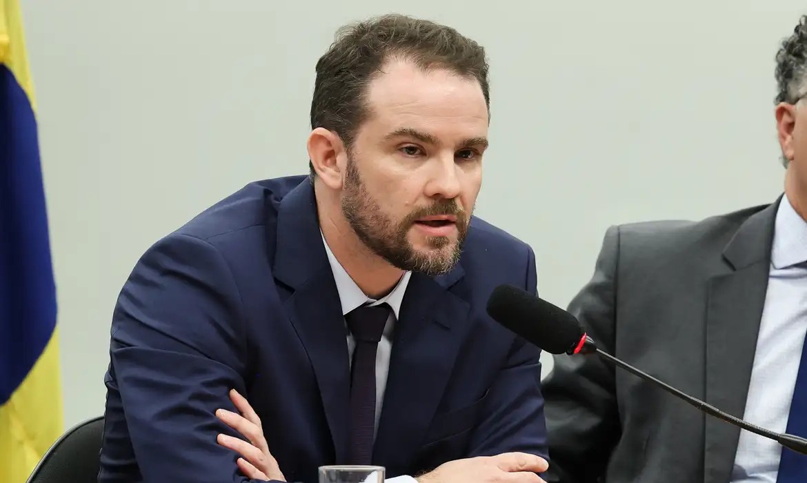 Com minerais críticos, não queremos repetir o passado, queremos atrair investimento, diz Durigan
