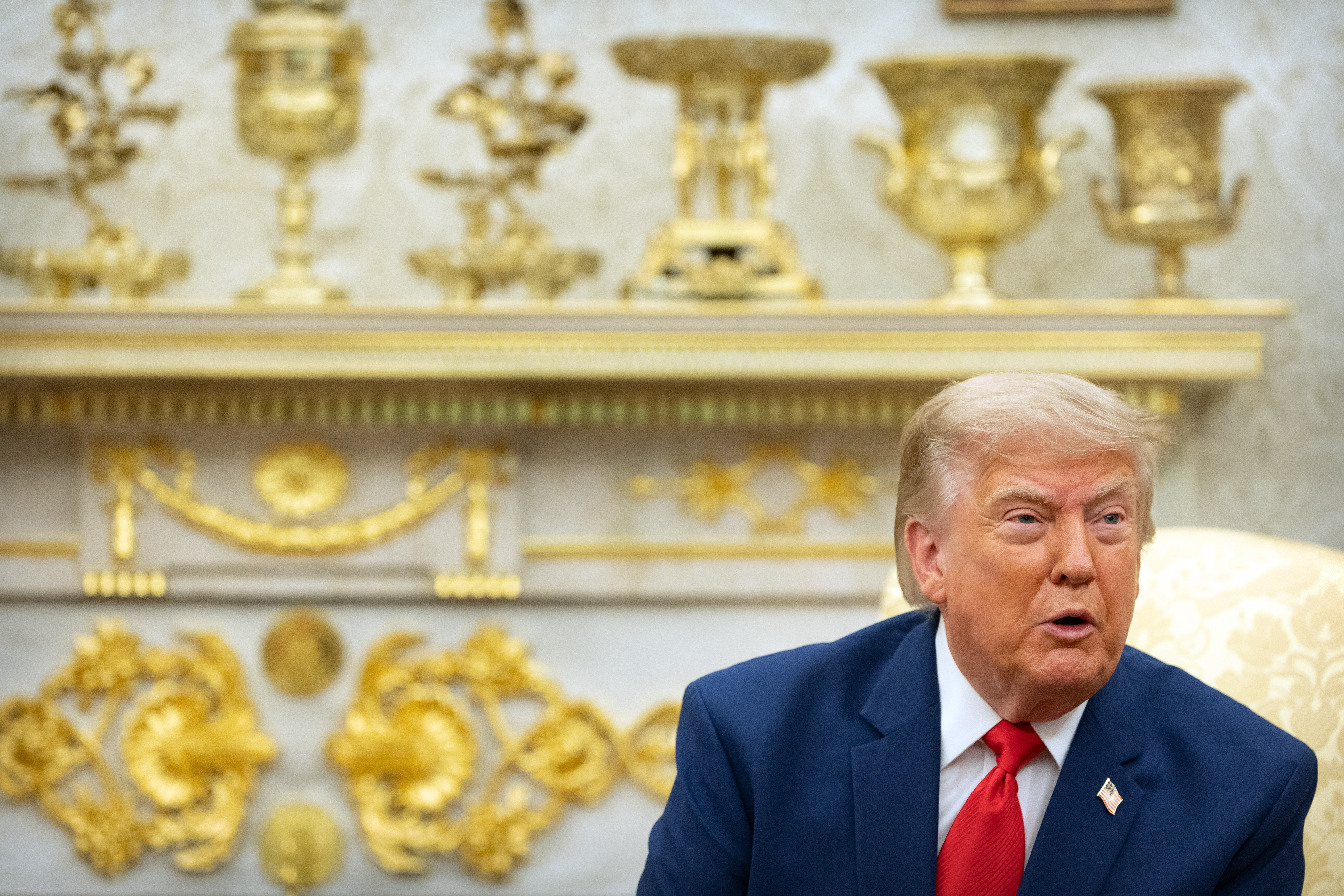 Trump nomeia quatro vezes mais super-ricos para cargos no governo do que antecessores - QTU Questões do Universo